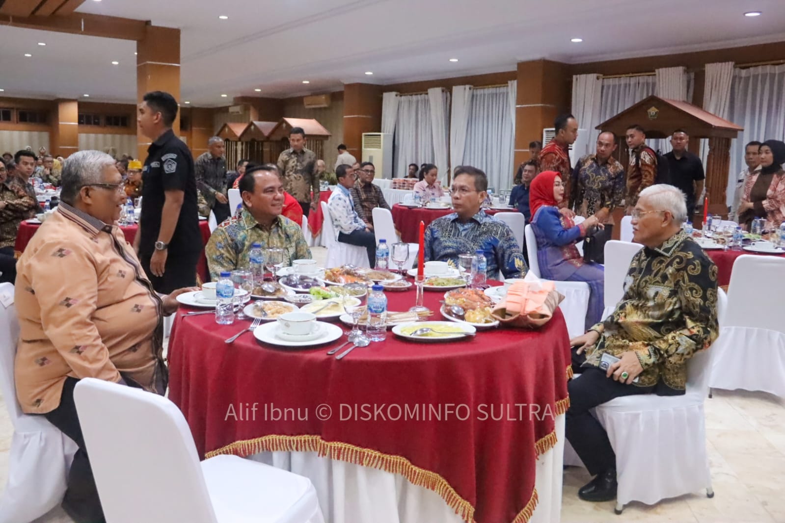 Acara Ramah Tamah, Mantan Gubernur Sultra Ali Mazi Menitip Pesan Pada Penerusnya Pj Gubernur Andap Revianto, Apa Saja? 1 Acara Ramah Tamah, Mantan Gubernur Sultra Ali Mazi Menitip Pesan Pada Penerusnya Pj Gubernur Andap Revianto, Apa Saja?