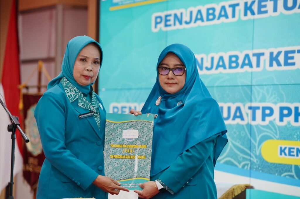Reffiani Dwiatmo Rasman Resmi Dilantik Sebagai Ketua TP PKK Baubau