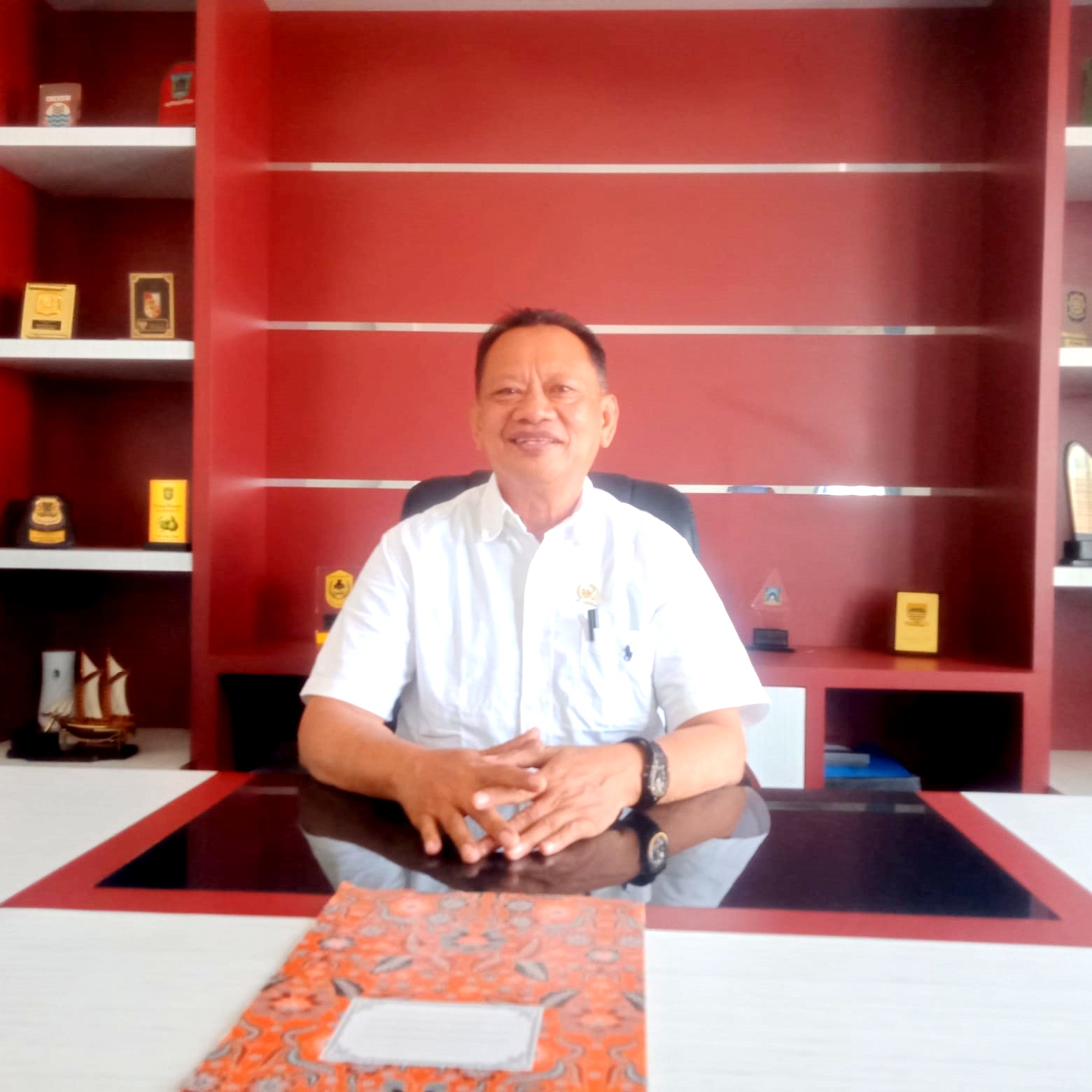 Wakil Ketua DPRD Baubau Nasiru, DPRD Menegaskan Pemkot Baubau Hentikan Produksi Tandon di Wilayah Waborobo