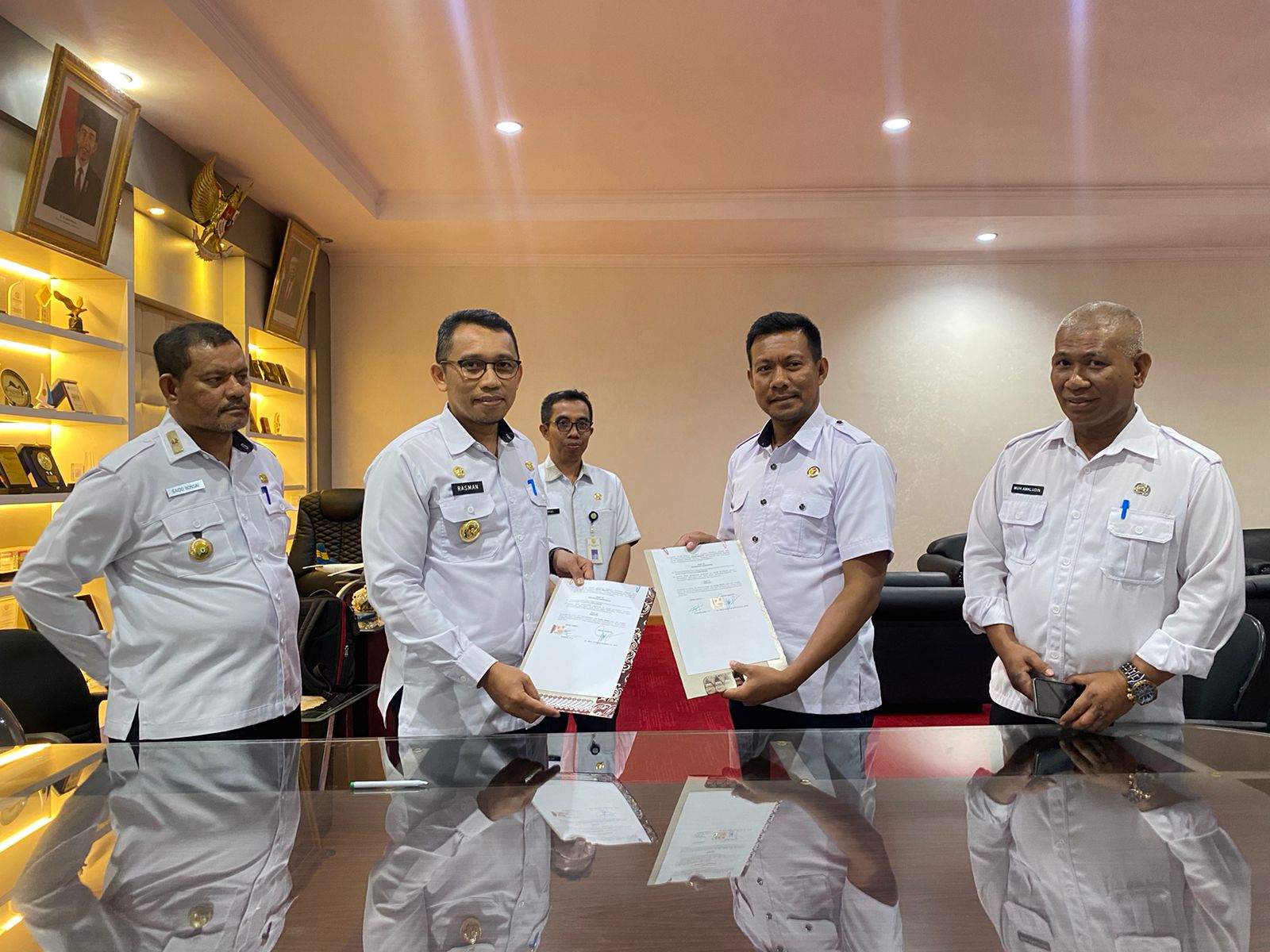 Sah Tanda Tangani Dana Hibah Untuk Bawaslu Baubau Rp 9.6 Miliar, Pj Walikota Dr Rasman Harap Bawaslu Dapat Menjalankan Peran dan Tugasnya Dengan Baik
