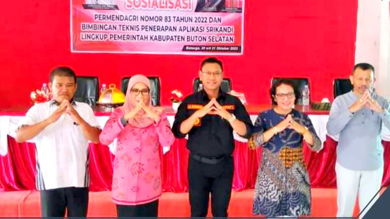 Pj. Bupati Busel La Ode Budiman Launching Penggunaan Aplikasi SRIKANDI Lingkup Pemkab Busel 2 Pj. Bupati Busel La Ode Budiman Launching Penggunaan Aplikasi SRIKANDI Lingkup Pemkab Busel