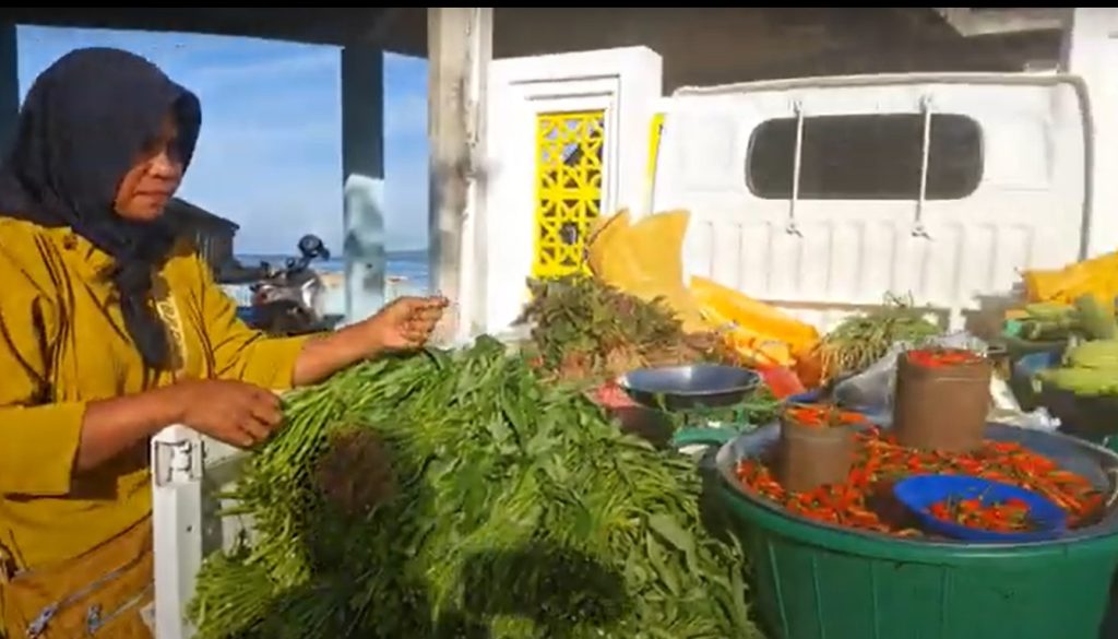 H-1 Tahun Baru 2024, Secara Umum Harga Komoditas Sembako di Pasar Tradisional Wameo Baubau Masih Stabil, Ali Hasan: Ada Yang Mengalami Kenaikan Tapi Itu Masih Batas Wajar dan Tak Akan Berlangsung Lama 2 H-1 Tahun Baru 2024, Secara Umum Harga Komoditas Sembako di Pasar Tradisional Wameo Baubau Masih Stabil, Ali Hasan: Ada Yang Mengalami Kenaikan Tapi Itu Masih Batas Wajar dan Tak Akan Berlangsung Lama