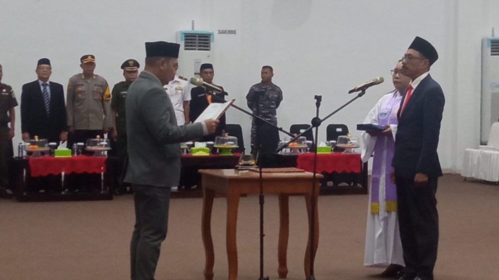 Viktor Nehemia Resmi Gantikan Roslina Rahim Sebagai Anggota DPRD Kota Baubau dari Parpol Perindo 2 Viktor Nehemia Resmi Gantikan Roslina Rahim Sebagai Anggota DPRD Kota Baubau dari Parpol Perindo