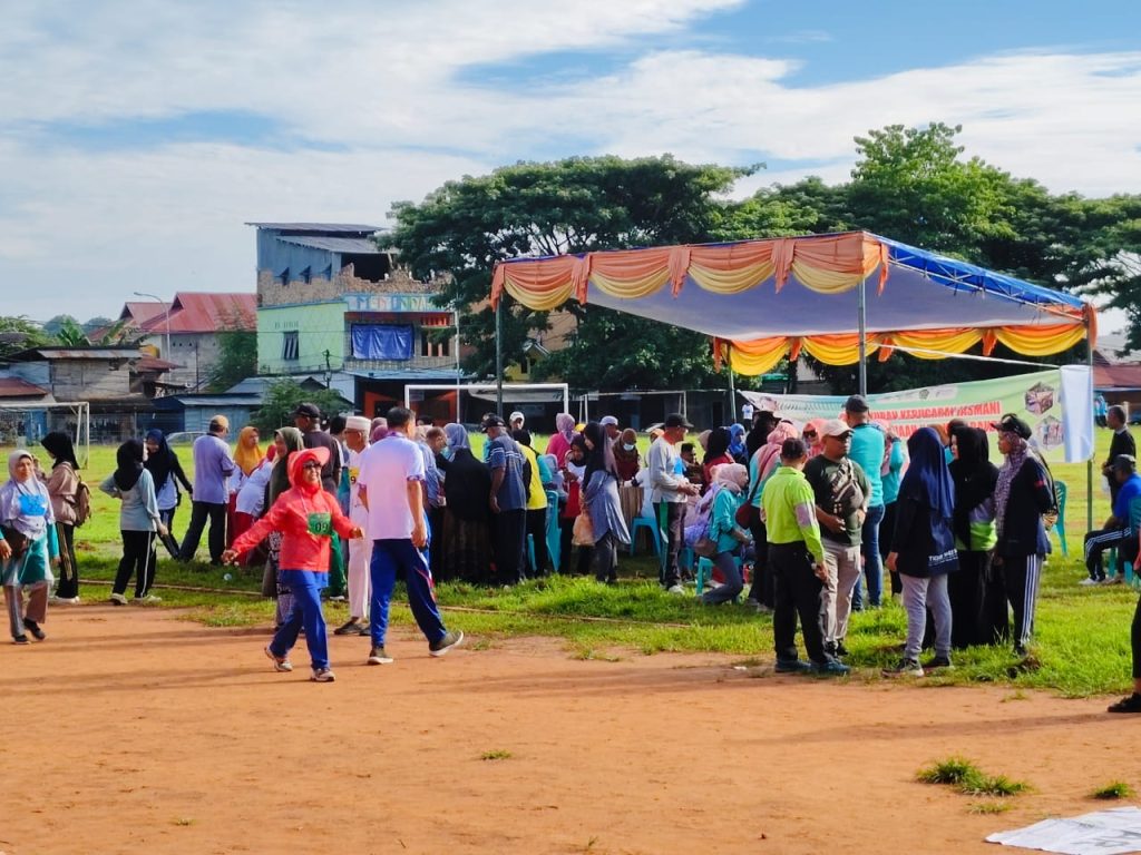 Dinkes Baubau Periksa Kesehatan 156 Calon Haji 2 Calon Jemaah Haji (CJH) yang melakukan jalan santai di stadion Betoambari baubau,Calon Jemaah Haji (CJH) yang melakukan jalan santai di stadion Betoambari baubau