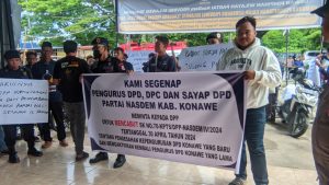 Unjukrasa pengurus DPD Partai Nasdem Kabupaten Konawe di DPW Nasdem Sulawesi Tenggara.Pergantian Pengurus Dinilai Tidak Prosedural, Pengurus DPD Nasdem Konawe Unjukrasa dan Segel Kantor DPW Nasdem Sultra