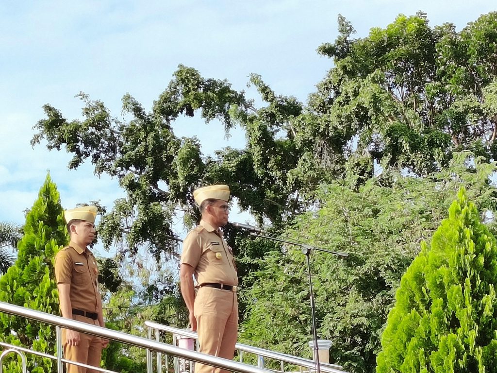 Menunggu Yusran-Hamsina Pulang Dari Retreat, Pj Sekda Baubau La Ode Aswad Ajak ASN Tetap Tingkatkan Kinerja 2 Menunggu Yusran-Hamsina Pulang Dari Retreat, Pj Sekda Baubau La Ode Aswad Ajak ASN Tetap Tingkatkan Kinerja