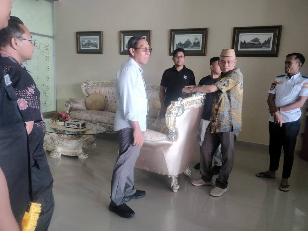 Berikut Agenda ASR-Hugua Tiba di Sultra Mulai Dari Penyambutan, Serah Terima Jabatan Gubernur dan Wagub Sultra, Hingga Rapat Paripurna 2 Berikut Agenda ASR-Hugua Tiba di Sultra Mulai Dari Penyambutan, Serah Terima Jabatan Gubernur dan Wagub Sultra, Hingga Rapat Paripurna