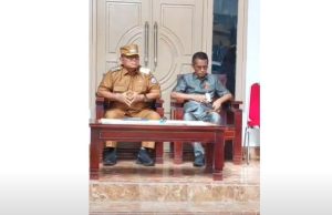 Bupati Busel H Muh Adios Launcing Gerakan Buselku Bersih, Sekaligus Serahkan Bingkisan Ramadan untuk 36 Petugas Kebersihan DLH Busel Berbagi 2 Bupati Busel H Muh Adios Launcing Gerakan Buselku Bersih, Sekaligus Serahkan Bingkisan Ramadan untuk 36 Petugas Kebersihan DLH Busel Berbagi