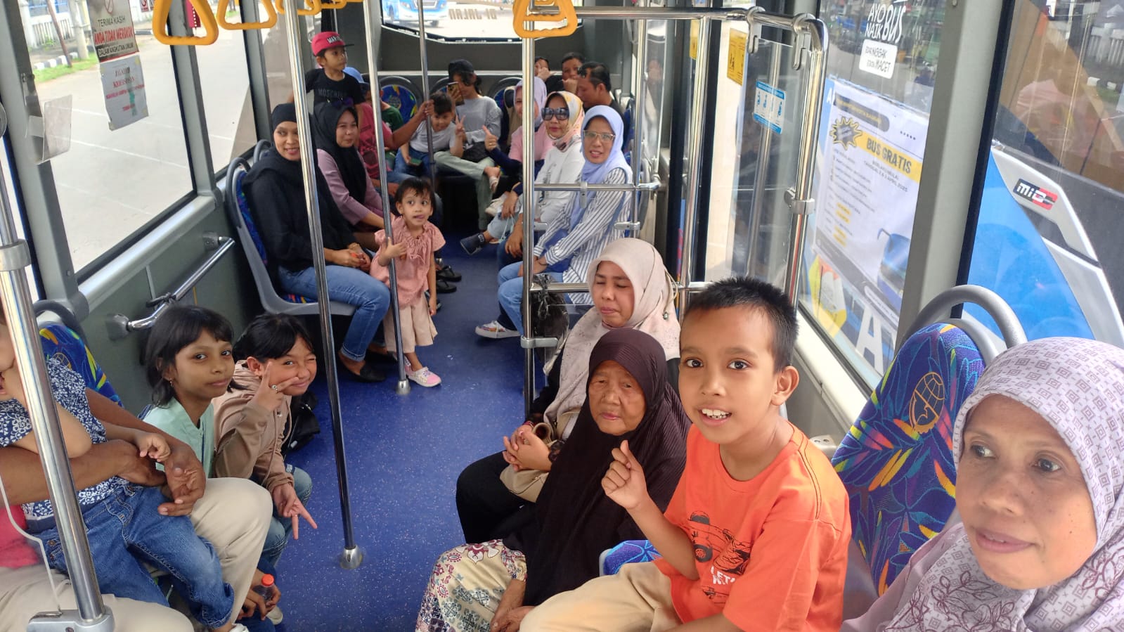 Masyarakat yang Mau Berwisata ke Batusori Membludak Manfaatkan Bus Gratis Yang Disediakan Dishub Baubau di Keberangkatan Sesi Kedua