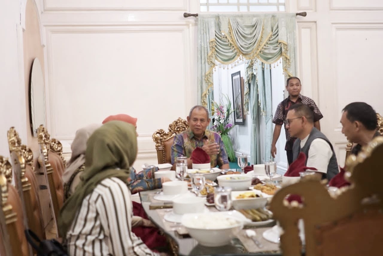 Walikota Baubau H Yusran Fahim Bertemu dengan Rustini Muhaimin Lobi BPJS dan BBM