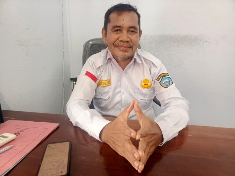 Sekretaris Dinas Pendidikan Buton Selatan, Rusmin, S.Pd,
