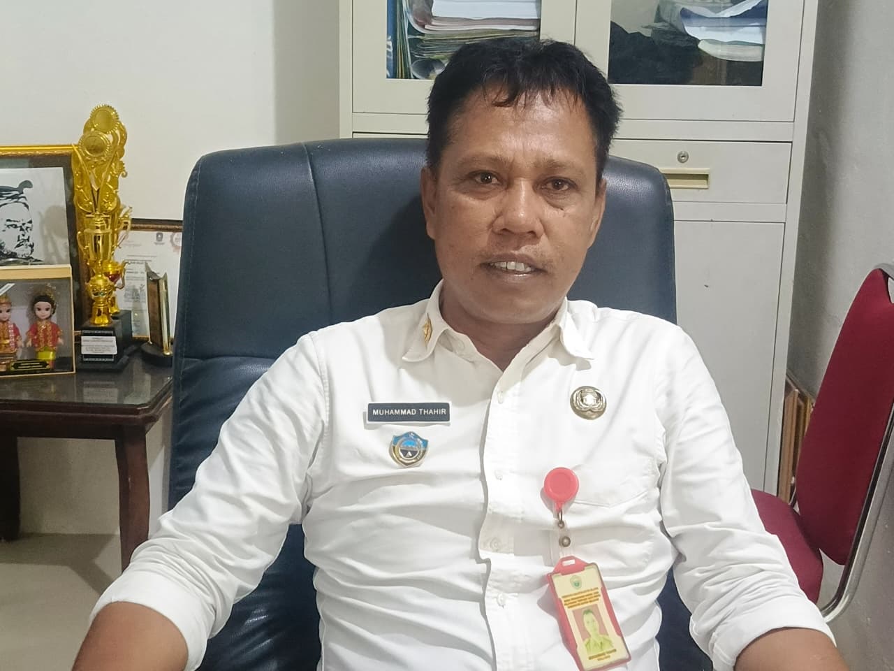 Pelayanan Perizinan Busel Kian Efektif, Izin Bisa Terbit Sehari, Jumlah Pelaku Usaha Tembus 4.600 di Sepanjang Tahun 2025 1 Kepala DPMPTSP Kabupaten Buton Selatan, Muhammad Thahir "Pelayanan Perizinan Busel Kian Efektif, Izin Bisa Terbit Sehari, Jumlah Pelaku Usaha Tembus 4.600 di Sepanjang Tahun 2025,"