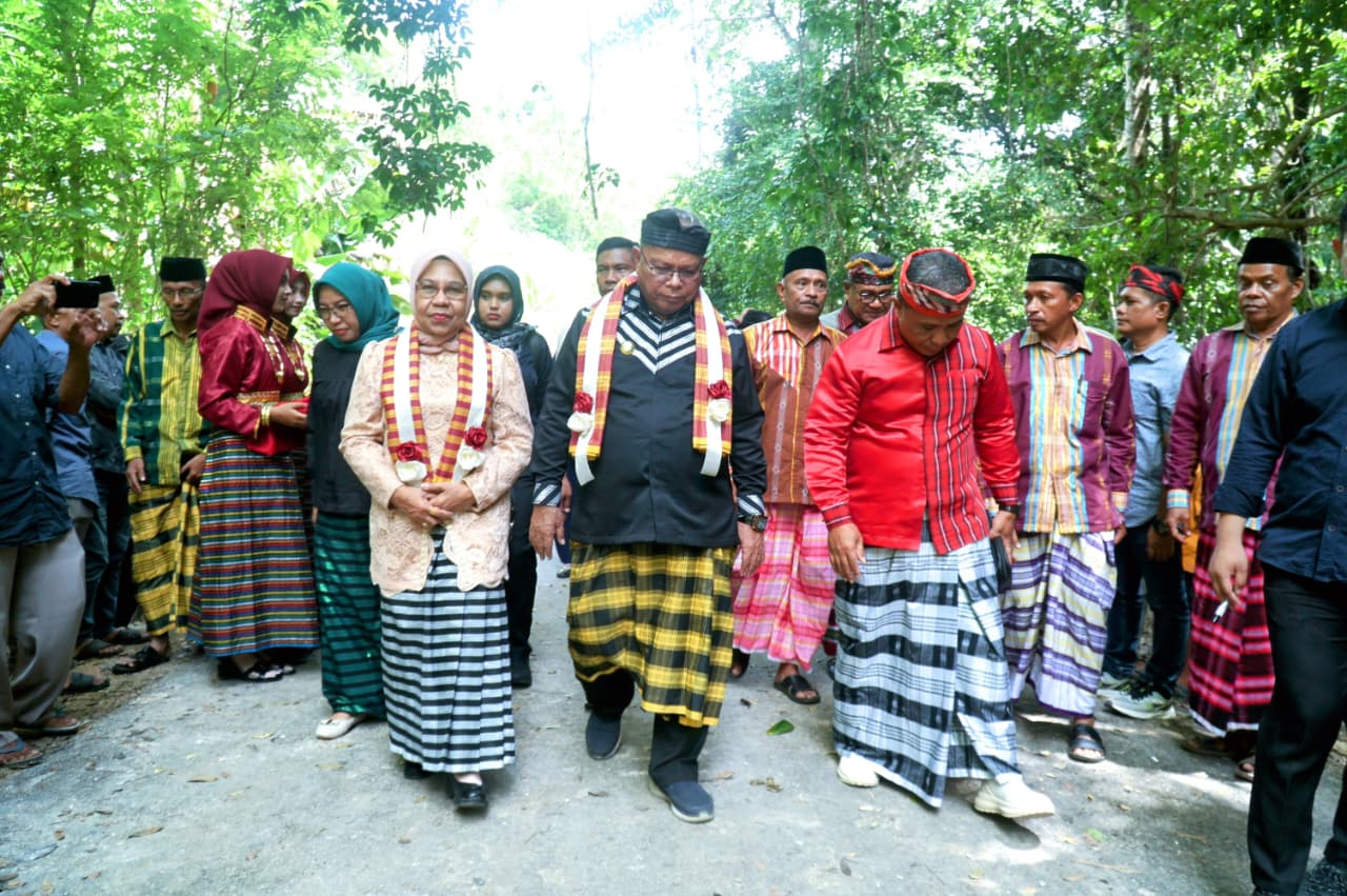 Hadiri Tradisi Mata Air Adhoda Desa Bangun, Bupati Buton Selatan Muh Adios Tekankan Harmoni dan Pelestarian 5 3 3