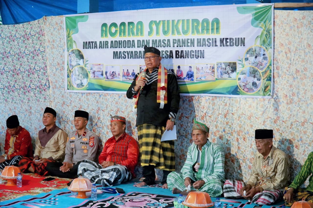 Hadiri Tradisi Mata Air Adhoda Desa Bangun, Bupati Buton Selatan Muh Adios Tekankan Harmoni dan Pelestarian 1 Hadiri Tradisi Mata Air Adhoda Desa Bangun, Bupati Buton Selatan Muh Adios Tekankan Harmoni dan Pelestarian