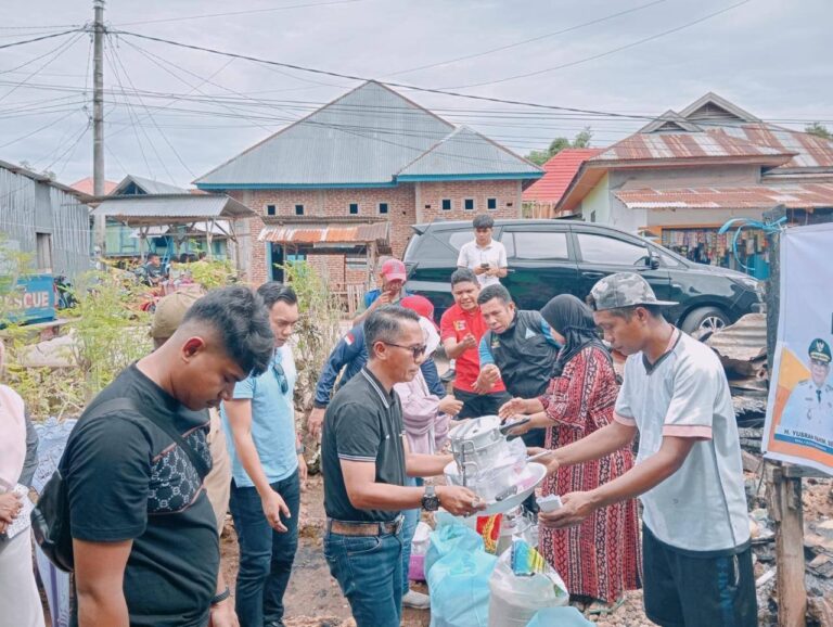 Lilin Diduga Pemicu Kebakaran Kios di Lipu, Kios dan Motor Baru Hangus Terbakar, Pemkot Baubau Gercep Salurkan Bantuan