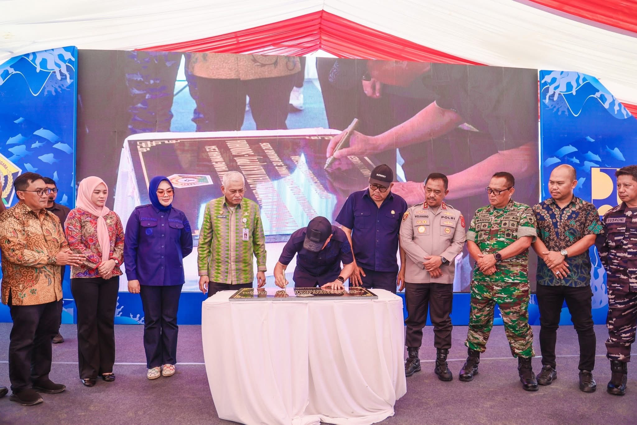 Gubernur Sultra ASR Resmikan PPI Sodohoa untuk Dorong Ekonomi Perikanan