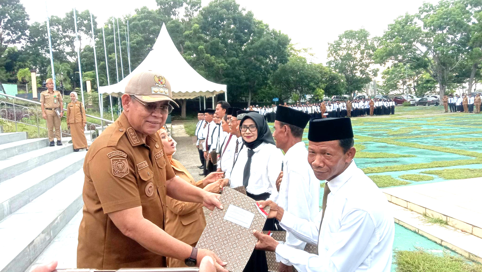 738 RT/RW Se-Kota Baubau Dikukuhkan, Wali Kota H Yusran Fahim Sebut Mereka Ujung Tombak Pelayanan Masyarakat