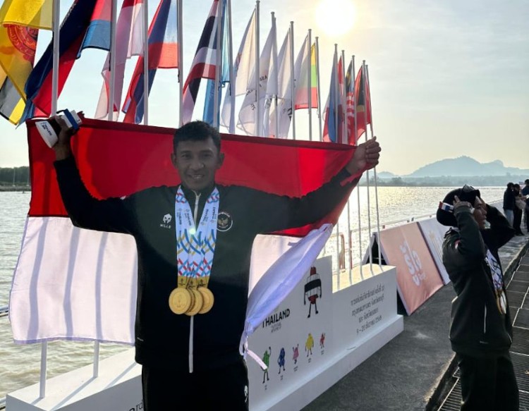Atlet dayung asal Kabupaten Buton Dedi Kusmayadi mencatatkan prestasi membanggakan pada ajang SEA Games Thailand 2025.