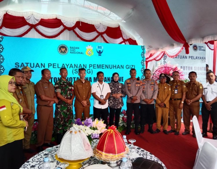 Sekda Buton meresmikan SPPG Siotapina Matanauwe di Desa Matanauwe, Kecamatan Siotapina, Senin (9 Februari 2026).