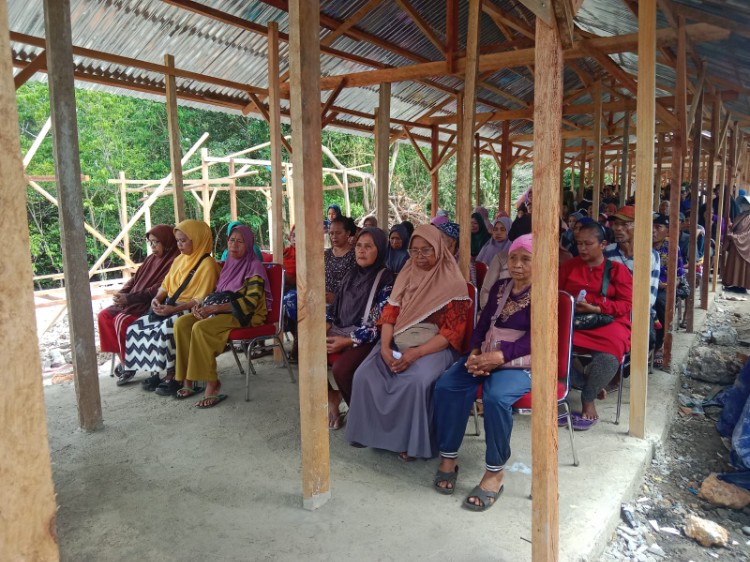 Pedagang Pasar Kaloko mengikuti proses pencabutan lot, Rabu (4 Februari 2026). Pencabutan lot dilakukan untuk menentukan penempatan lapak pedagang pasca kebakaran Pasar Kaloko.