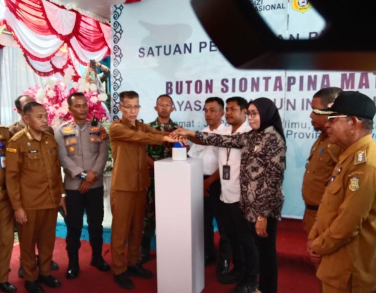 Sekda Buton meresmikan SPPG Siotapina Matanauwe di Desa Matanauwe, Kecamatan Siotapina, Senin (9 Februari 2026).