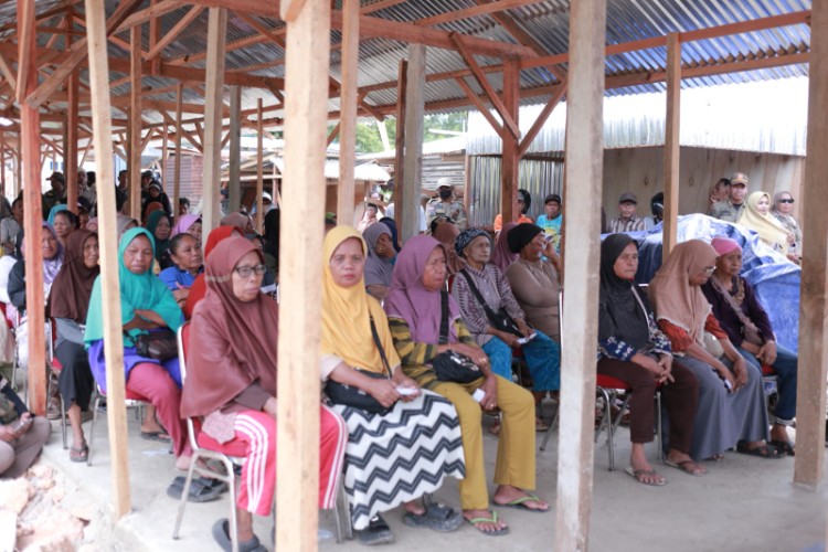 Pedagang Pasar Kaloko mengikuti proses pencabutan lot, Rabu (4 Februari 2026). Pencabutan lot dilakukan untuk menentukan penempatan lapak pedagang pasca kebakaran Pasar Kaloko.