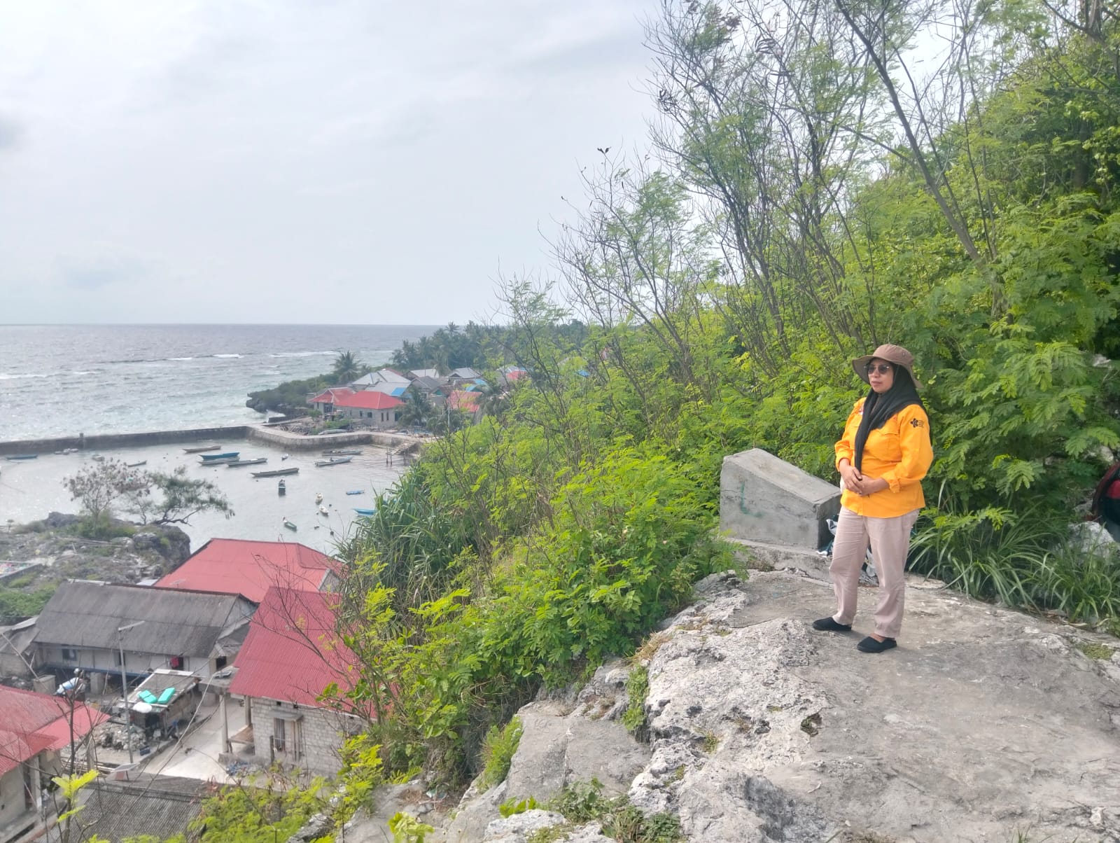 Kabid Kesmas Buton Selatan Wa Ode Mahazura Tinjau Faskes Batuatas, Medan Ekstrem Menuju Puskesmas Disorot 1 6