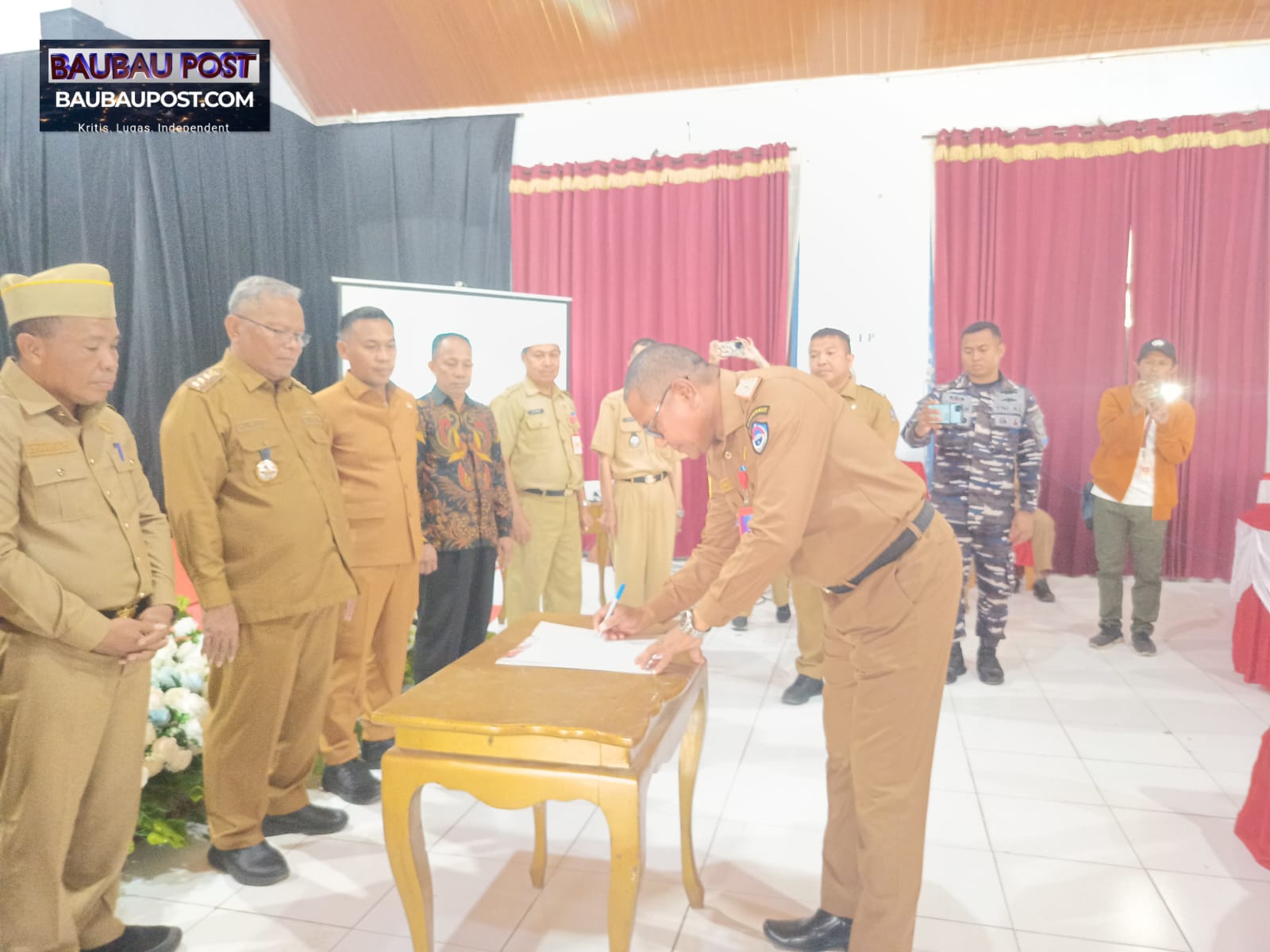 Bupati Buton Selatan H Muh Adios Buka Musrenbang RKPD 2027, Fokus Pelayanan Publik, Kesejahteraan, dan Perkuat Ekonomi Lokal 1 Bupati Buton Selatan H Muh Adios Buka Musrenbang RKPD 2027, Fokus Pelayanan Publik, Kesejahteraan, dan Perkuat Ekonomi Lokal