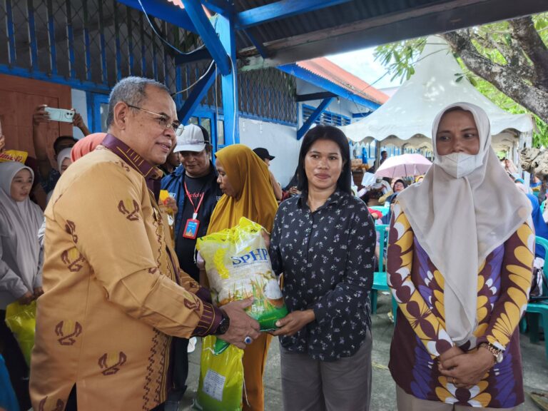 Kendalikan Harga Pangan Jelang Idul Fitri 1447 H, Pemkot Baubau Salurkan 1.000 Paket Pasar Murah
