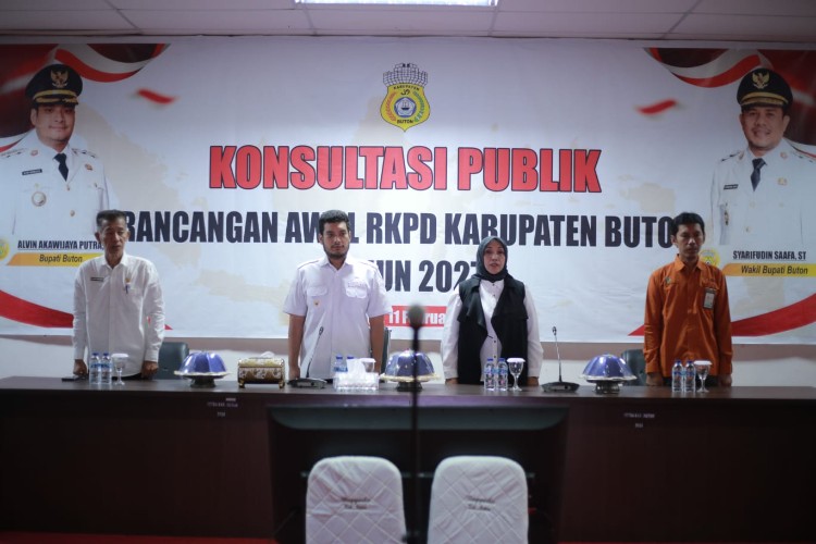 Bupati Buton bersama jajaran saat membuka kegiatan Konsultasi Publik Rancangan Awal RKPD Kabupaten Buton Tahun 2027 di Aula Bupati Buton, Rabu, 11 Februari 2026.