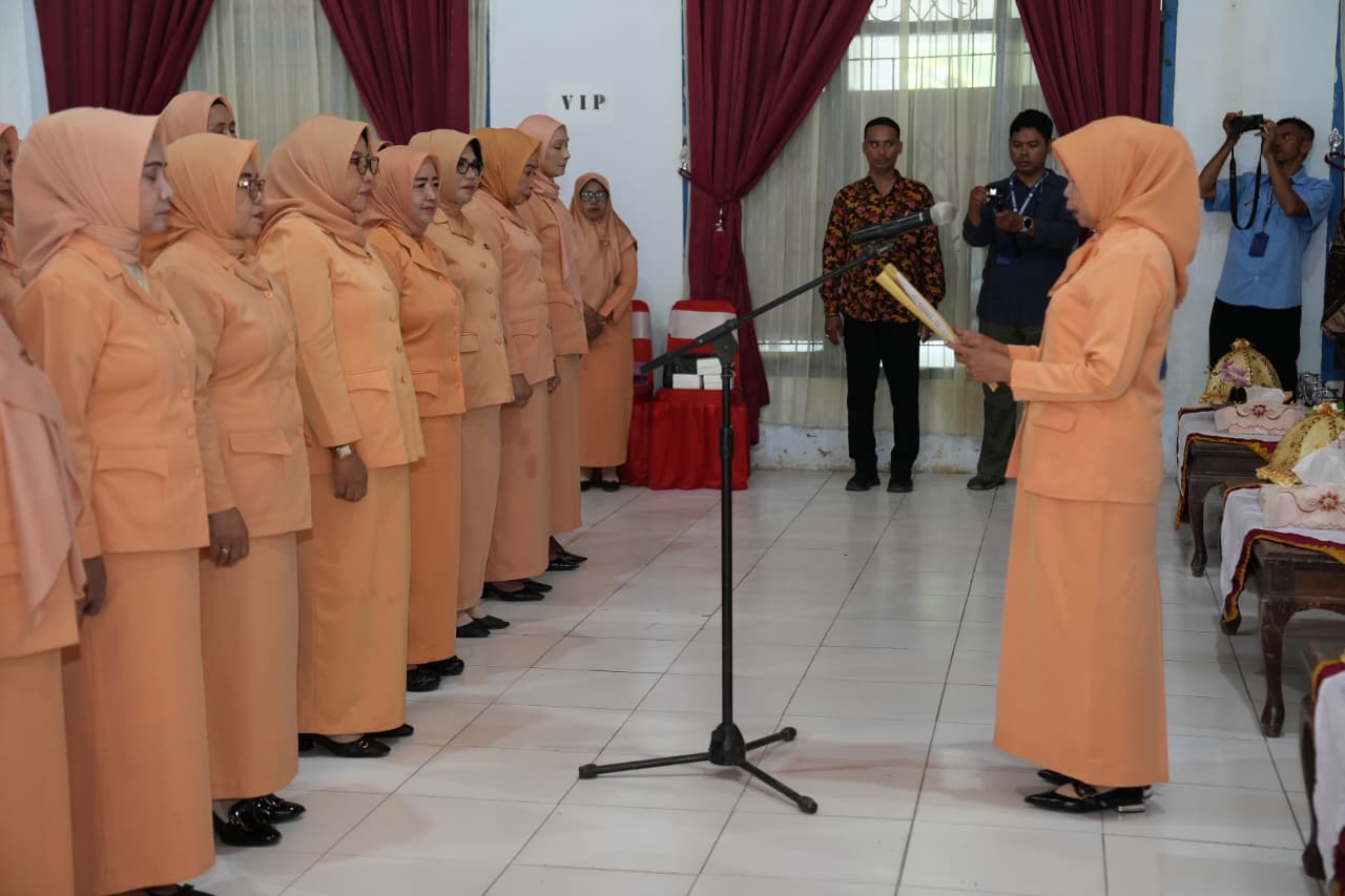 Pengurus DWP Buton Selatan 2024–2029 Resmi Dikukuhkan, Bupati H Muh Adios Minta DWP Hadirkan Program Nyata untuk Warga