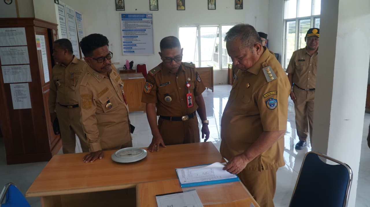Bupati Buton Selatan H Muh Adios Sidak OPD, Ingatkan ASN Soal Integritas Kerja
