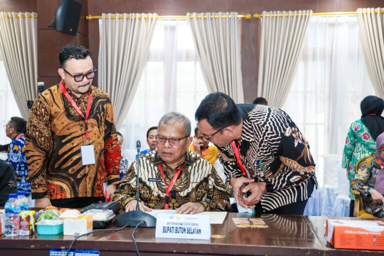 Bupati Buton Selatan H Muh Adios Dukung Merger BPR Bahteramas Demi Perkuat Ekonomi