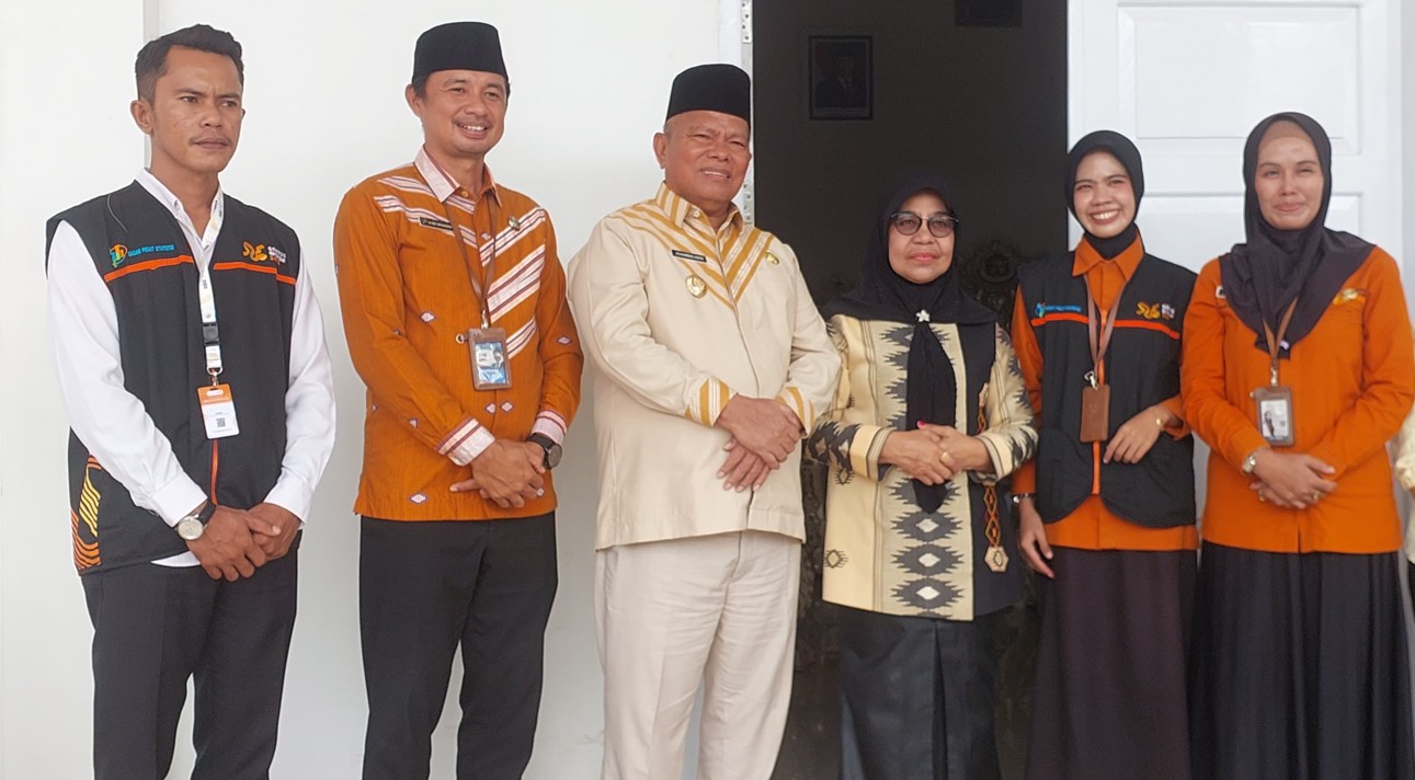 BPS Data Bupati Buton Selatan H Muh Adios Bersama Istri, Jadi Contoh Untuk Masyarakat dan Dorong Suksesnya Sensus Ekonomi 2026