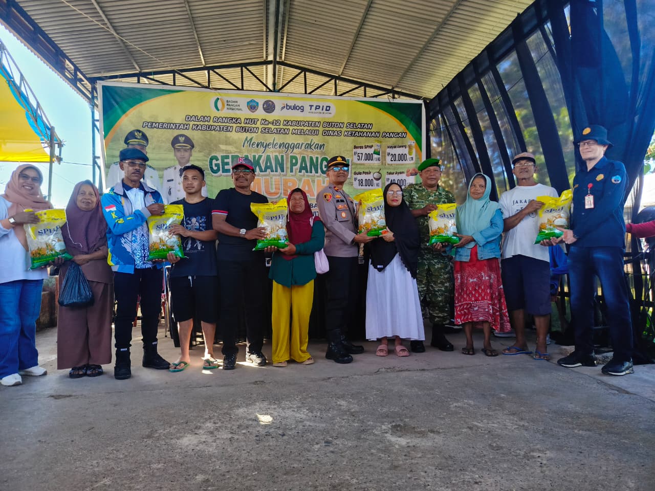 HUT ke-12 Buton Selatan Diwarnai Pasar Murah dan Pengendalian Inflasi, Pemda Kerjasama Bulog Siapkan Beras SPHP 4 Ton