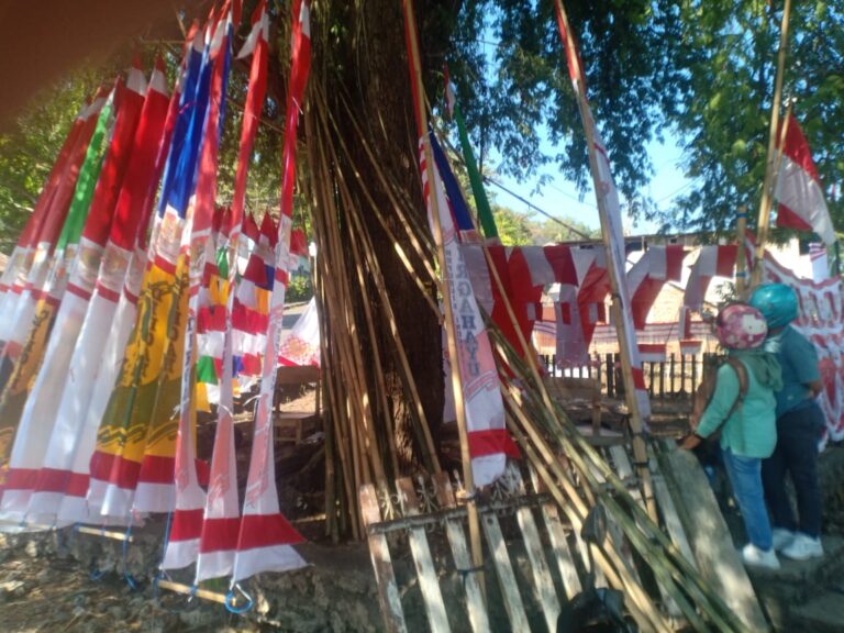 Pedagang Atribut HUT RI di Baubau Hadapi Penjualan Lesu Jelang 17 Agustus