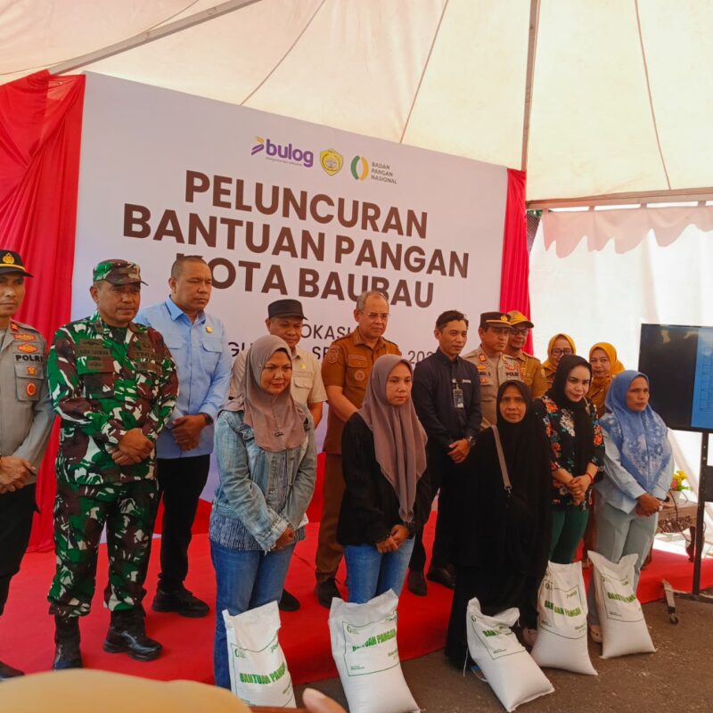 Wali Kota H Yusran Fahim Launching Bantuan Pangan 445,5 Ton Beras Yang Disalurkan Bulog Baubau untuk 14.850 KPM Periode Juli Hingga September