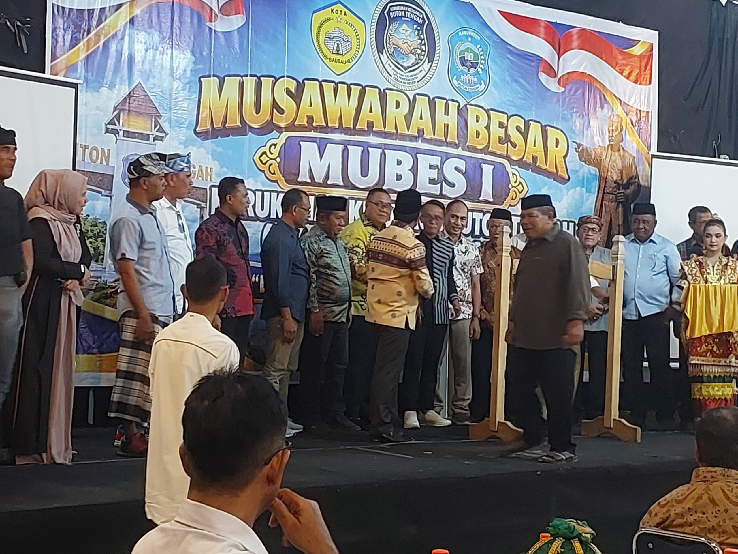 Bacakan Sambutan Wali Kota Baubau, Sekda La Ode Darussalam Buka Mubes Pertama Kerukunan Keluarga Buton Tengah Kota Baubau, H Yusran Fahim Dorong Sinergi Bangun Kota Baubau